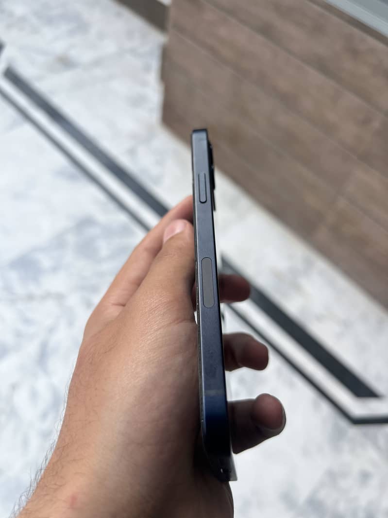 Apple iPhone 12 7