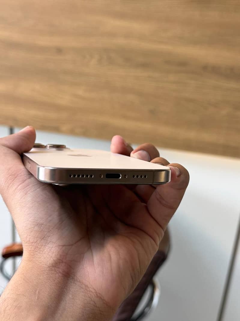 Apple iPhone 16 Pro Max 5