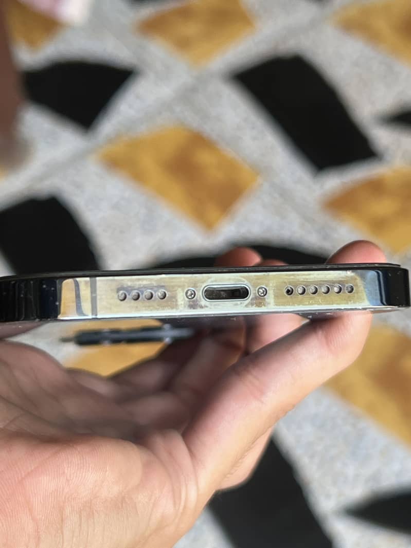 Apple iPhone 12 Pro Max 4