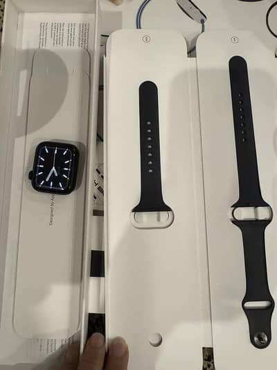 Apple Watch SE 2nd Gen GPS | 32GB | 96% Battery | Original Box & Strap