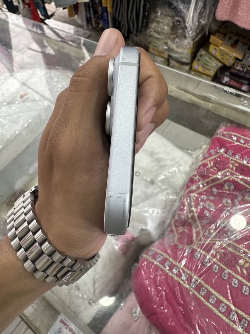 Apple iPhone 15 plus 3