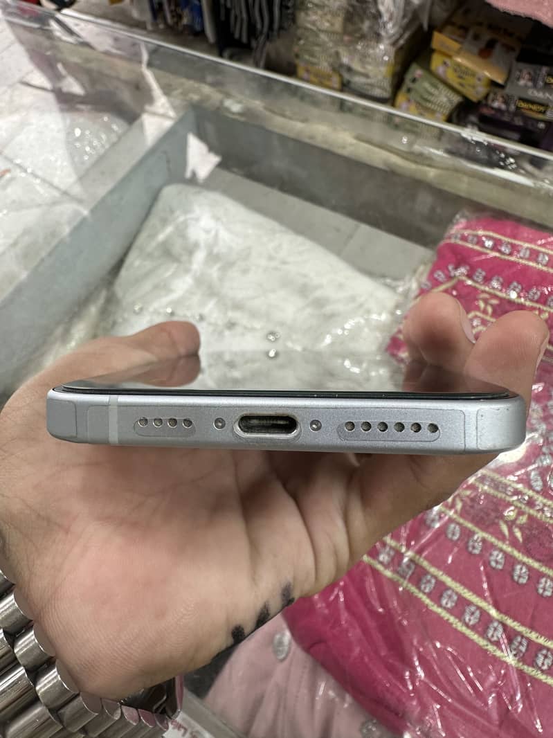 Apple iPhone 15 plus 4