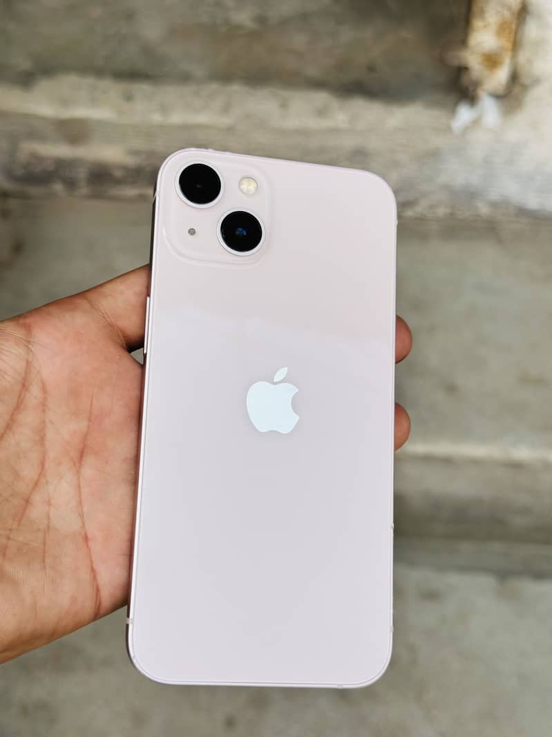 Apple iPhone 13 4