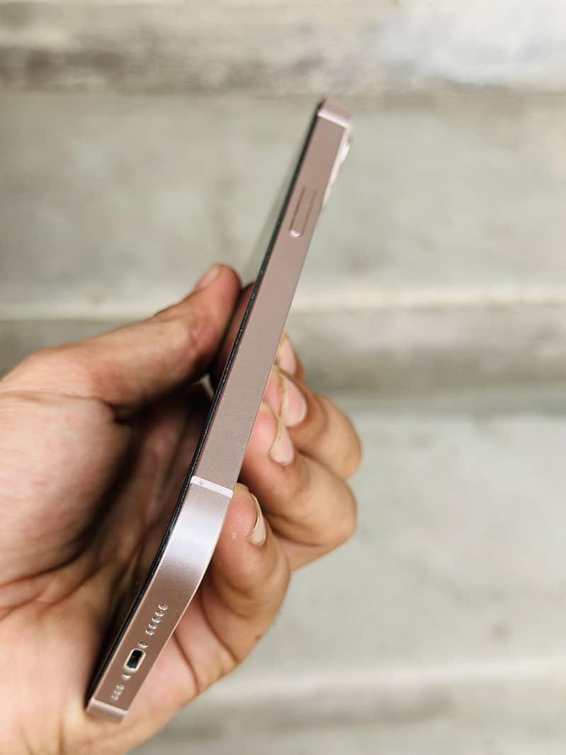 Apple iPhone 13 9