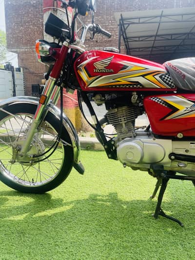 HONDA CG 125 ( 24 BATA 25 ) ( APNI APNI OFFERS DEIN )