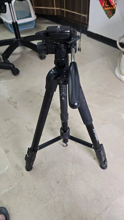 Apkina Heavy Duty Camera Tripod