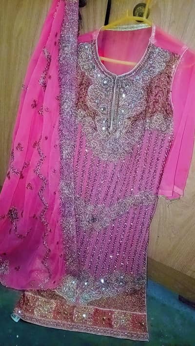 hot  pink heavy 3piece. party dress.        mediam   . pearl Zardozi