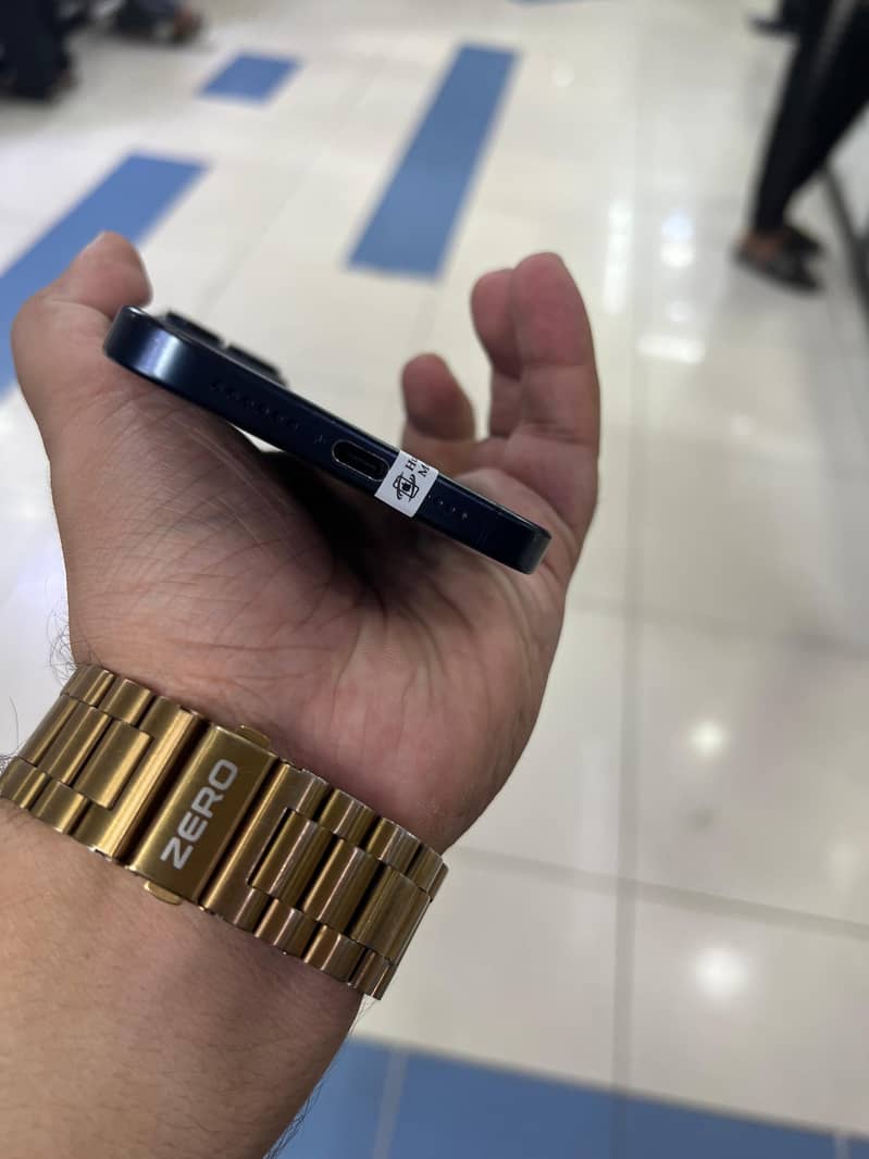 Apple iPhone 15 Pro Max 4