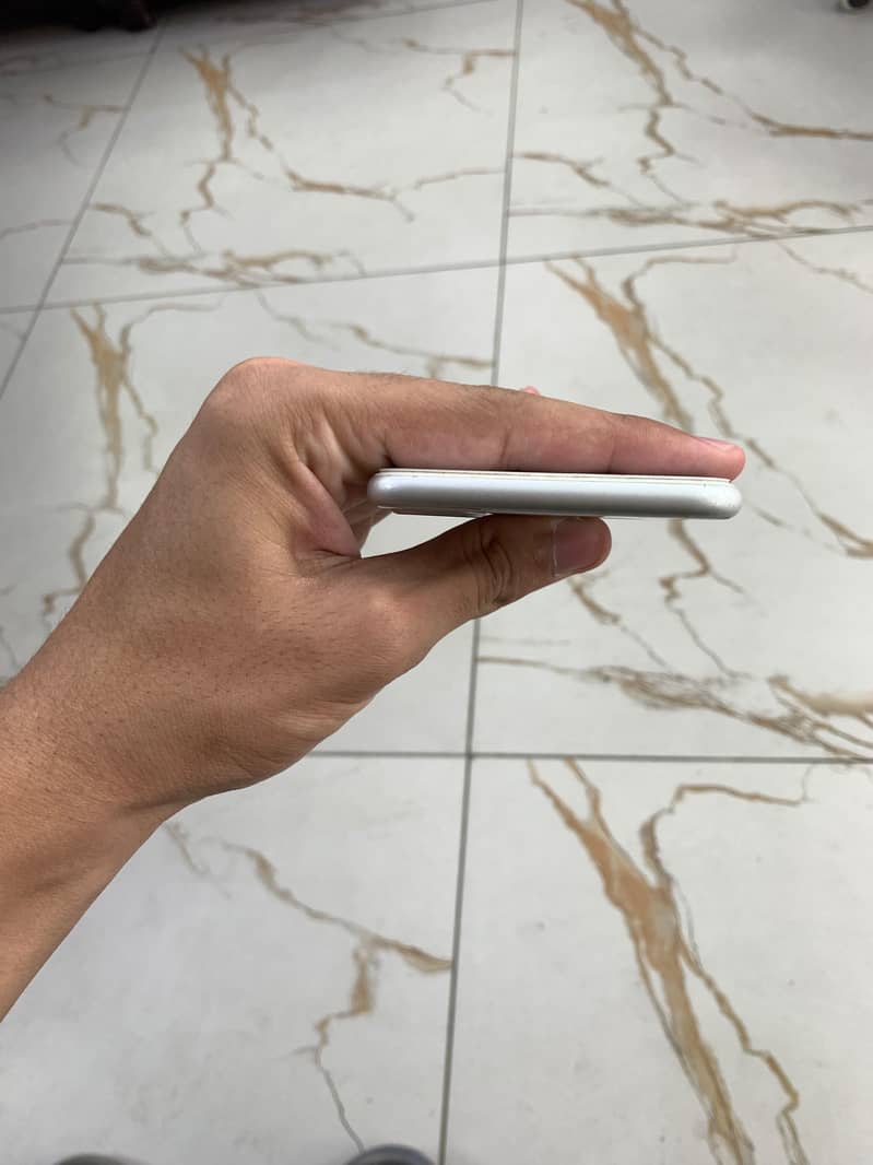 Apple iPhone 8 Plus 2