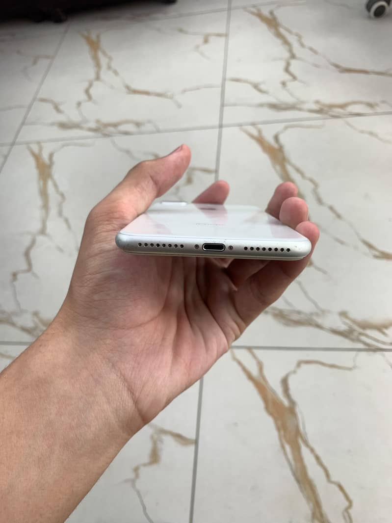 Apple iPhone 8 Plus 3