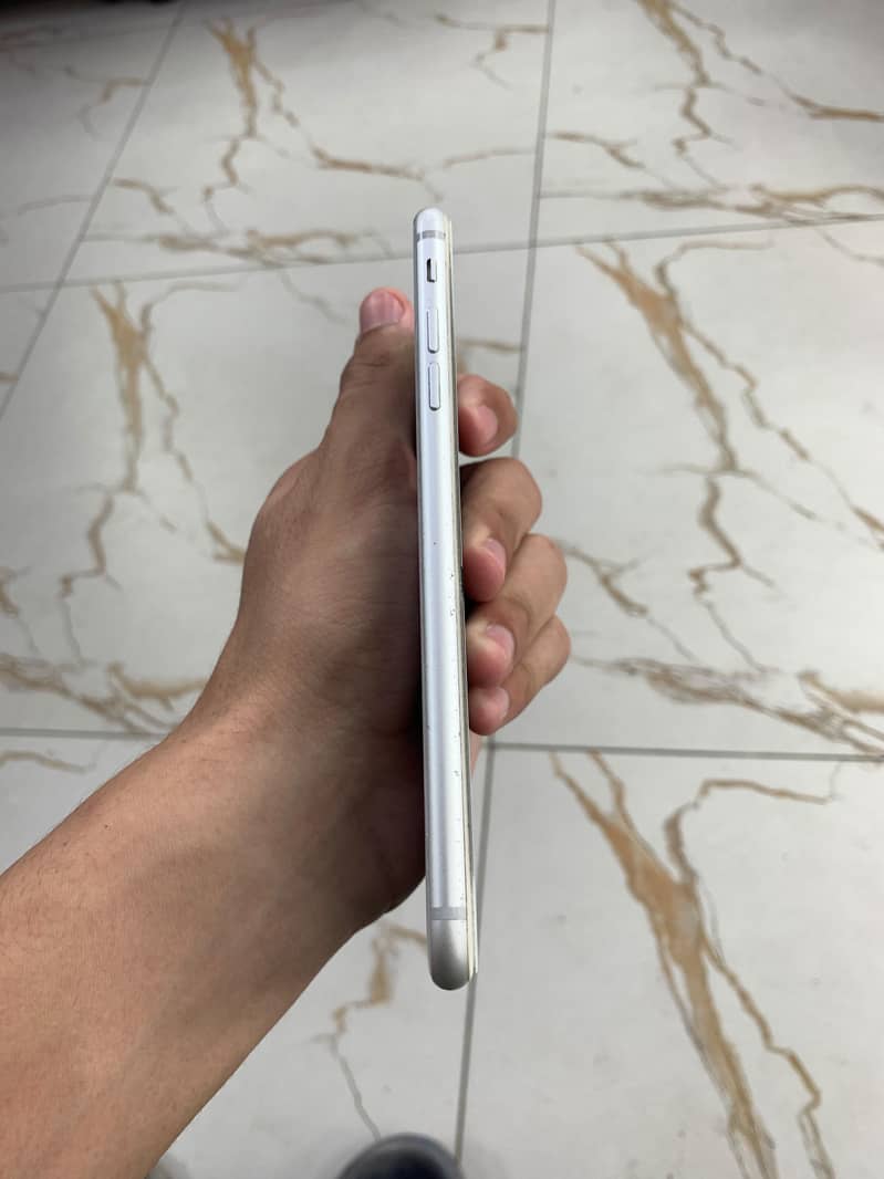 Apple iPhone 8 Plus 4