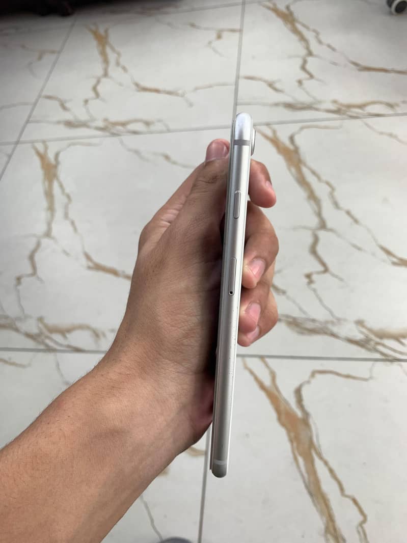 Apple iPhone 8 Plus 5