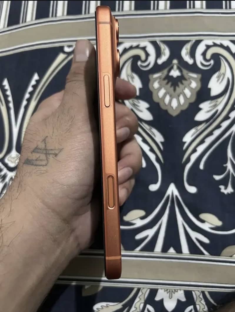 iPhone 17 Pro Max 4