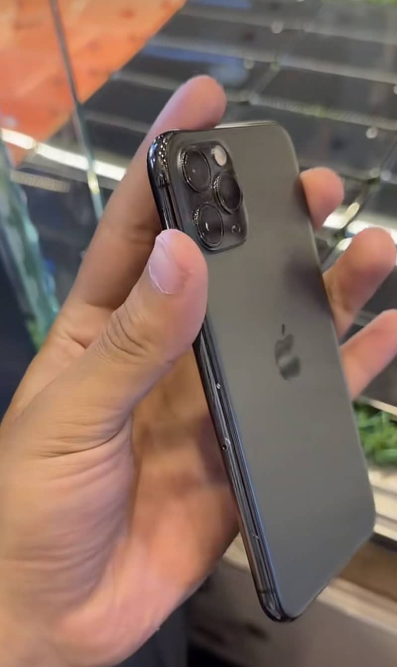 Apple iPhone 11 Pro 2