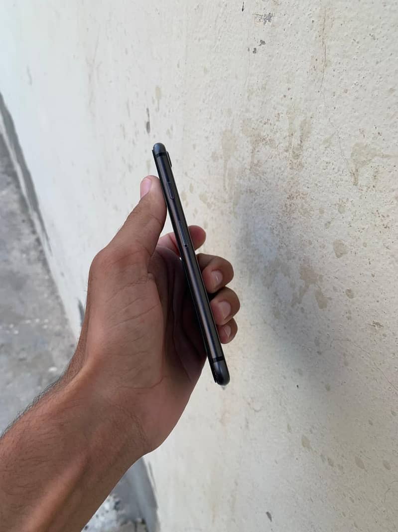 Apple iPhone 8 1