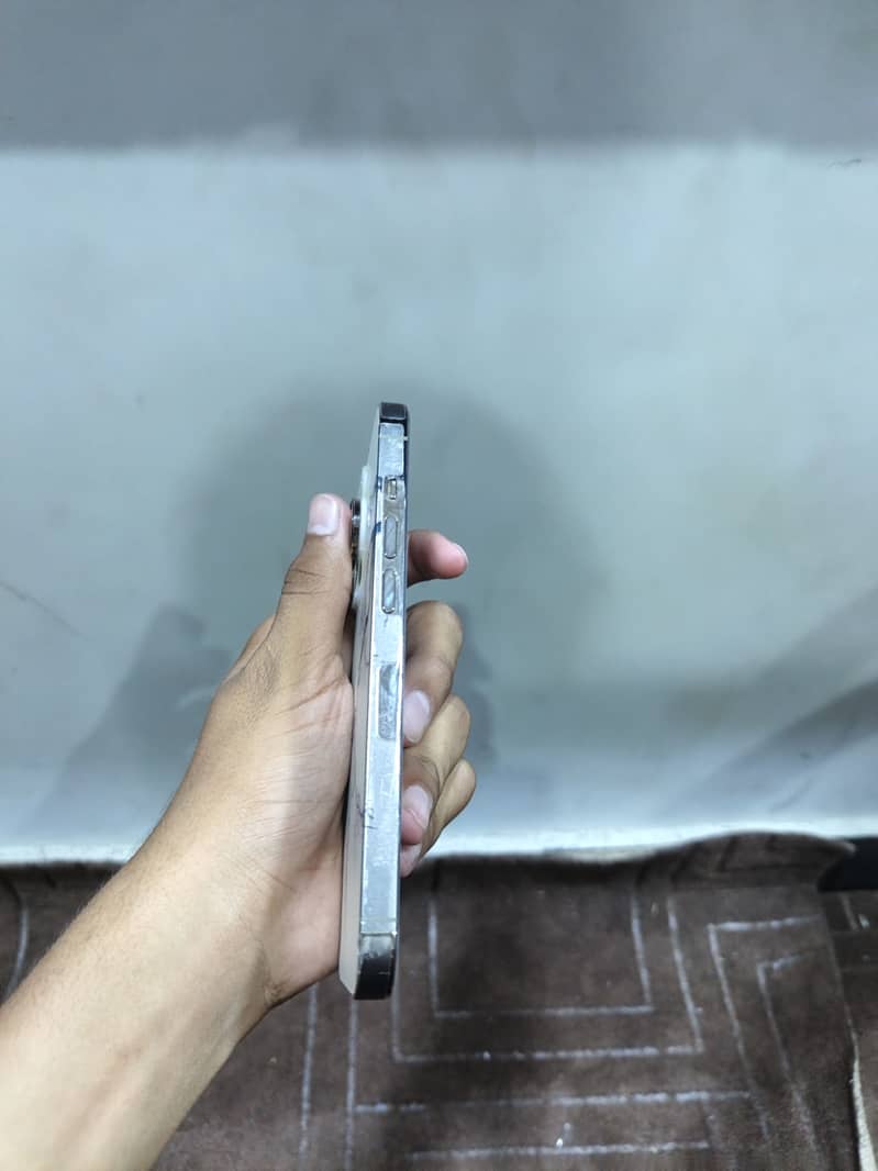 Apple iPhone 14 Pro 4