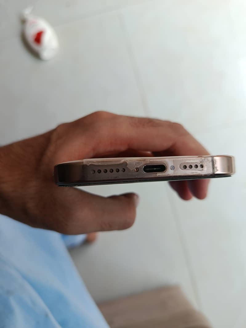 iPhone 16 pro max 3