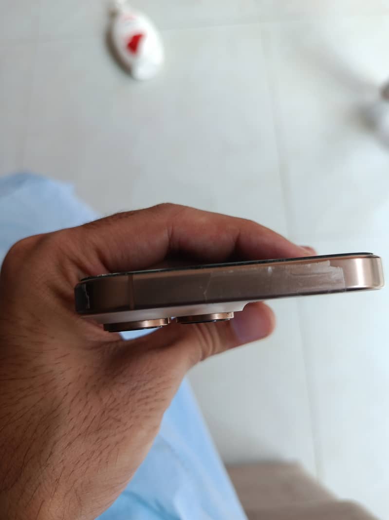 iPhone 16 pro max 6