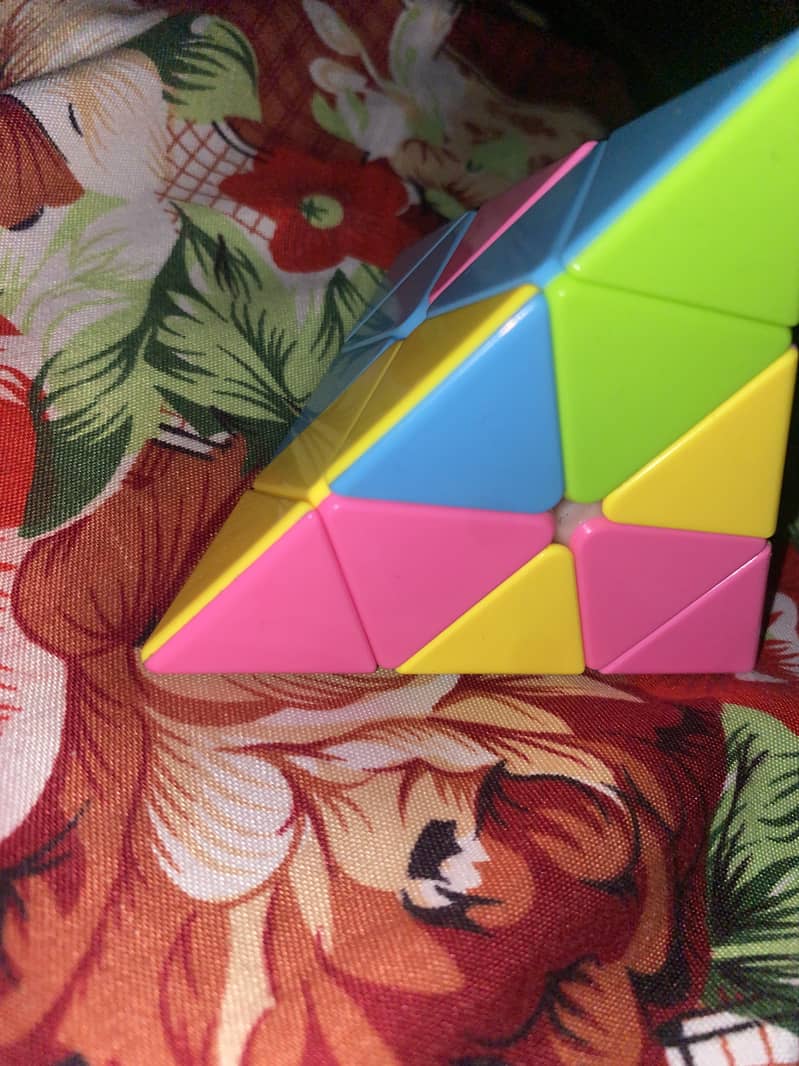 Triangle rubix cube (pyramid cube) 4