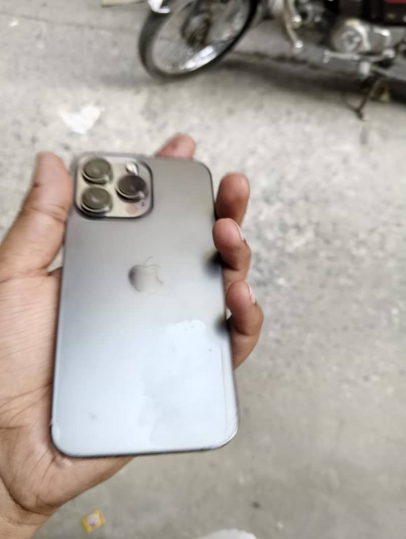 Apple iPhone 13 Pro 1