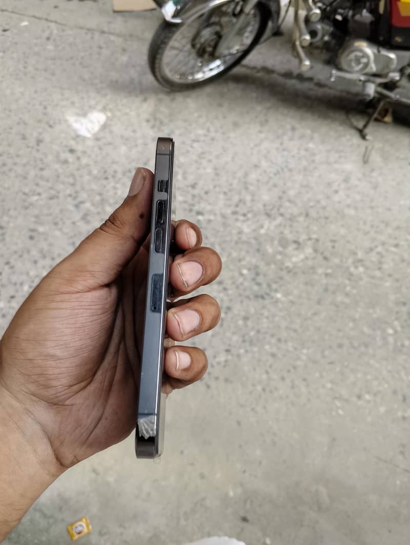 Apple iPhone 13 Pro 2