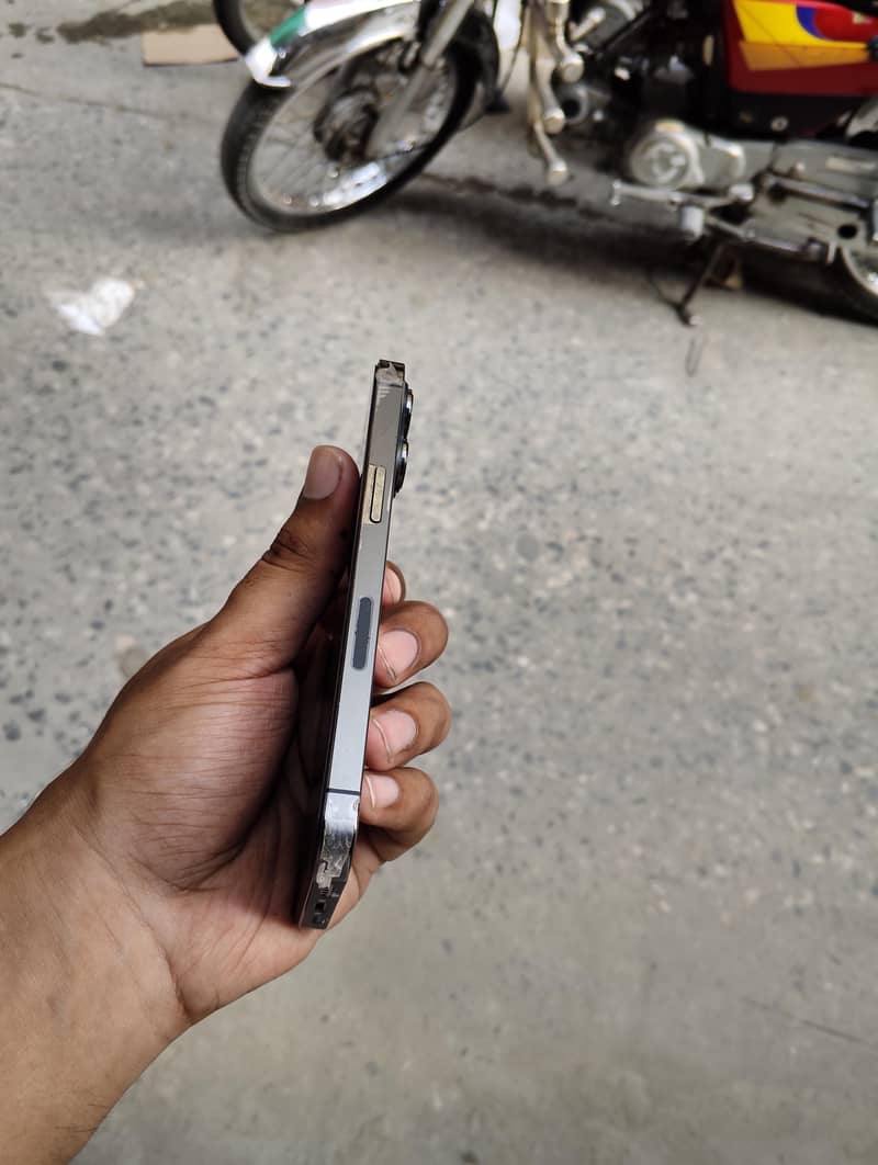 Apple iPhone 13 Pro 4