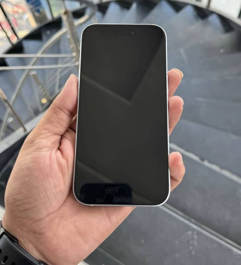 iPhone 15 3