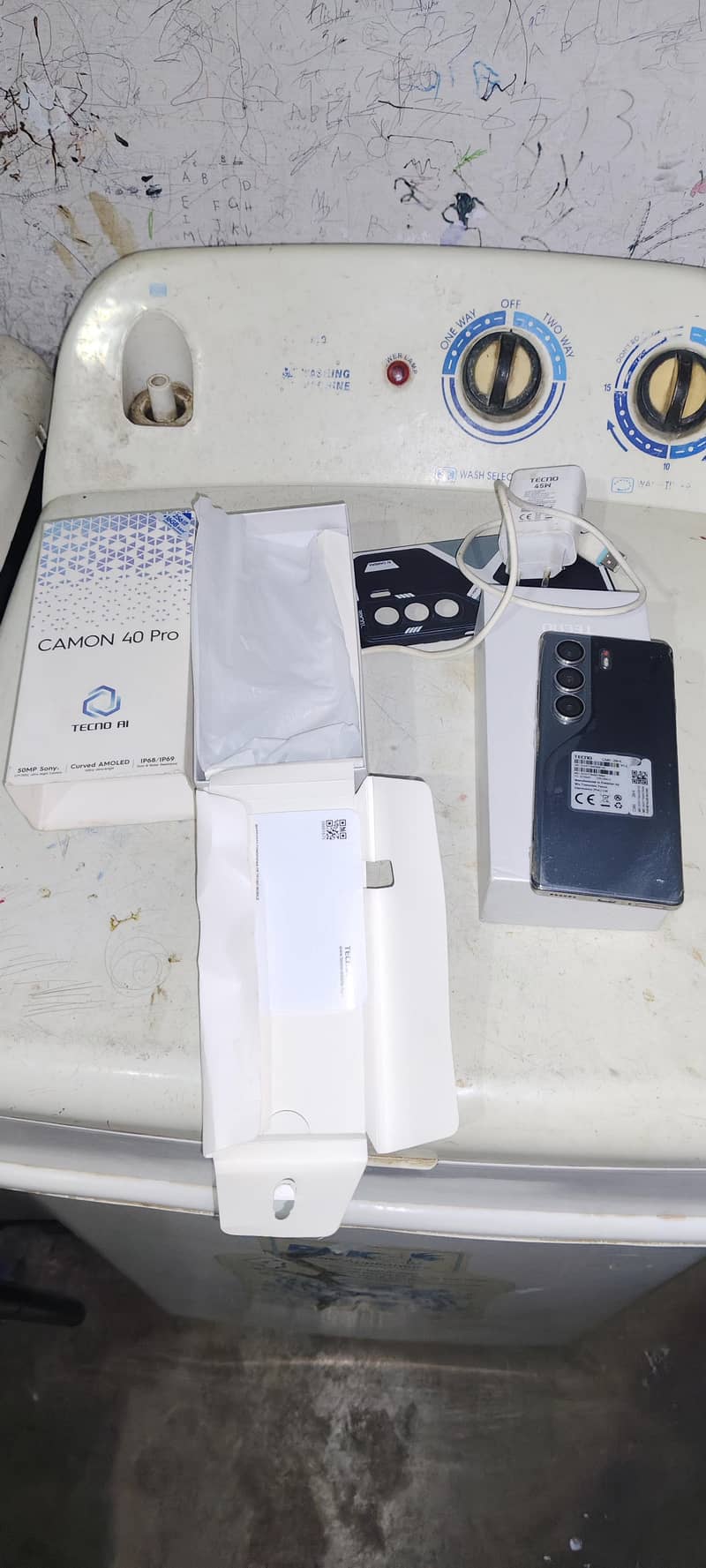 Tecno CAMON 40 Pro 0