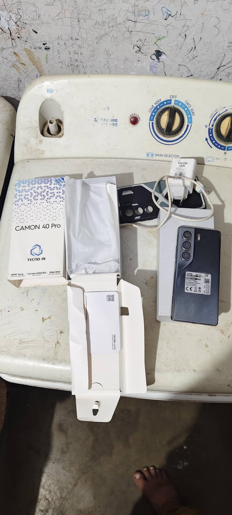 Tecno CAMON 40 Pro 1