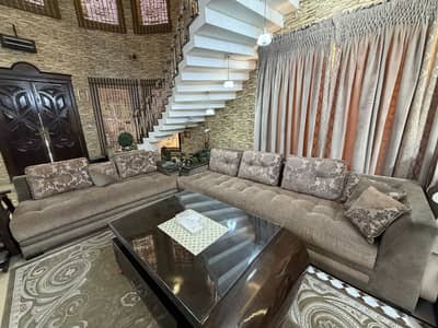 7 seater Sofa set + Table + Ottoman + jhuly wali kursi