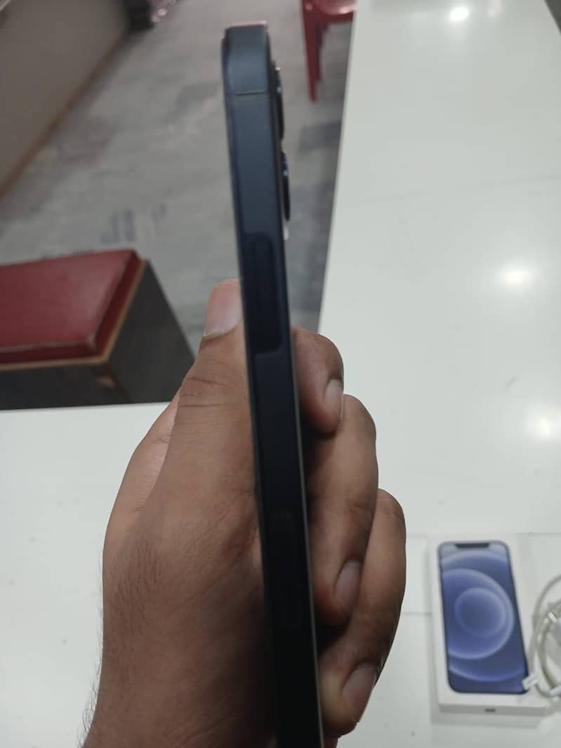 Apple iPhone 12 mini 0
