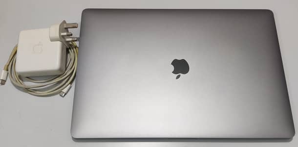 Macbook pro 2019 6 core 16 gb ram 500 gb ssd 16 inch display