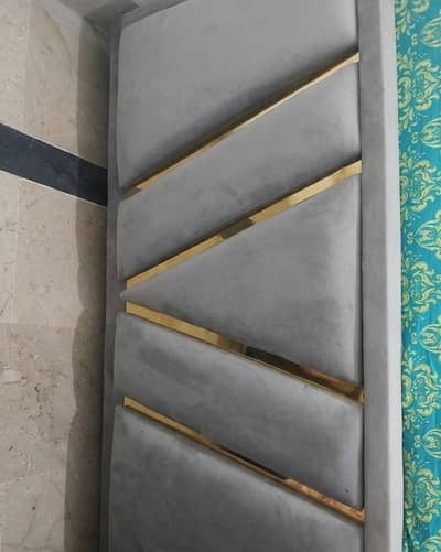 Grey valvet single bed condition 10/10 along with mattress
