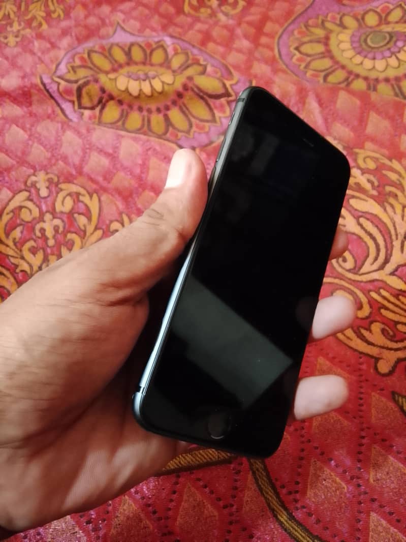 Apple iPhone 8 1