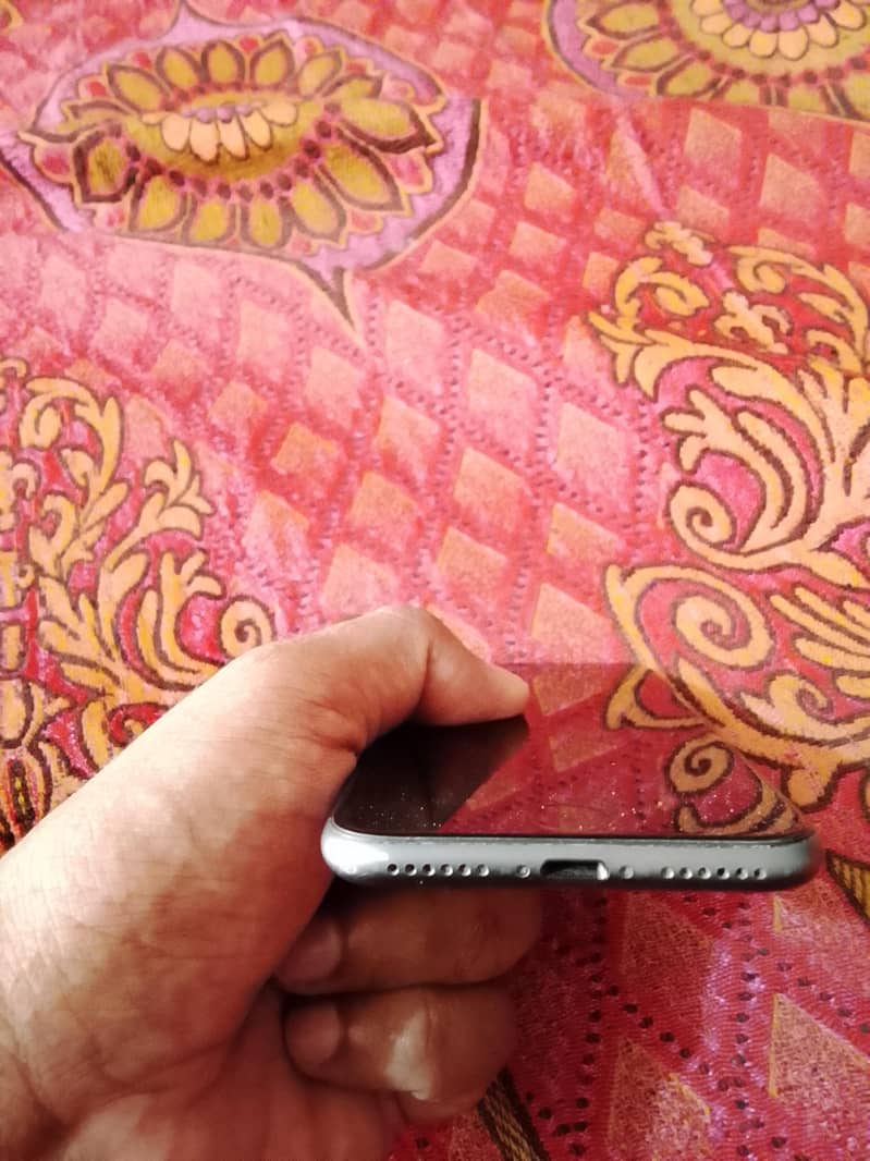 Apple iPhone 8 4