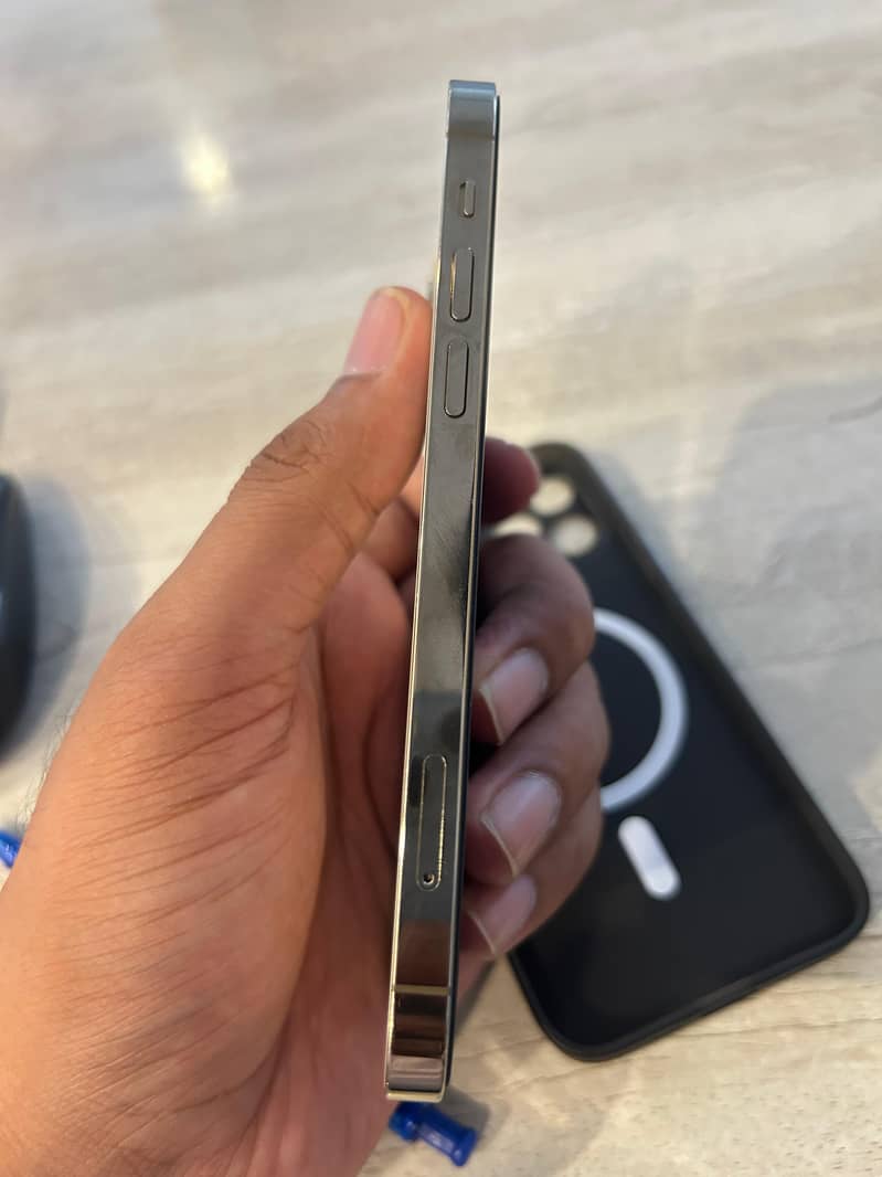 Apple iPhone 12 Pro 2