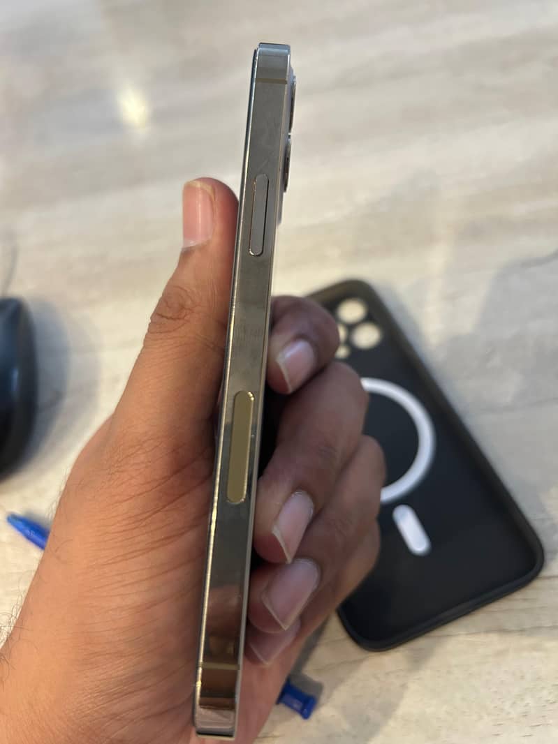 Apple iPhone 12 Pro 4