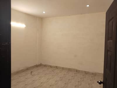 800 sq. ft FLAT RENT OR FIRST FLOOR