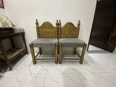 Chinuoti chairs with poshish