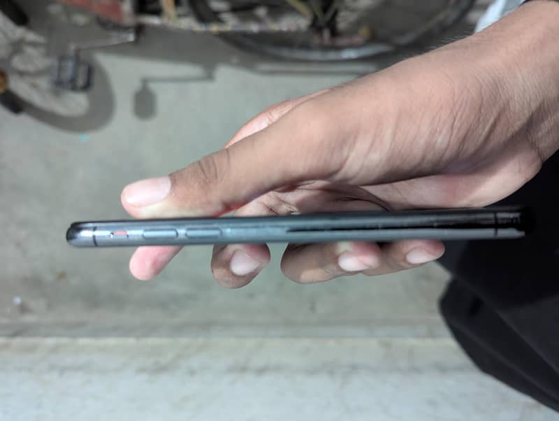 Apple iPhone X 4