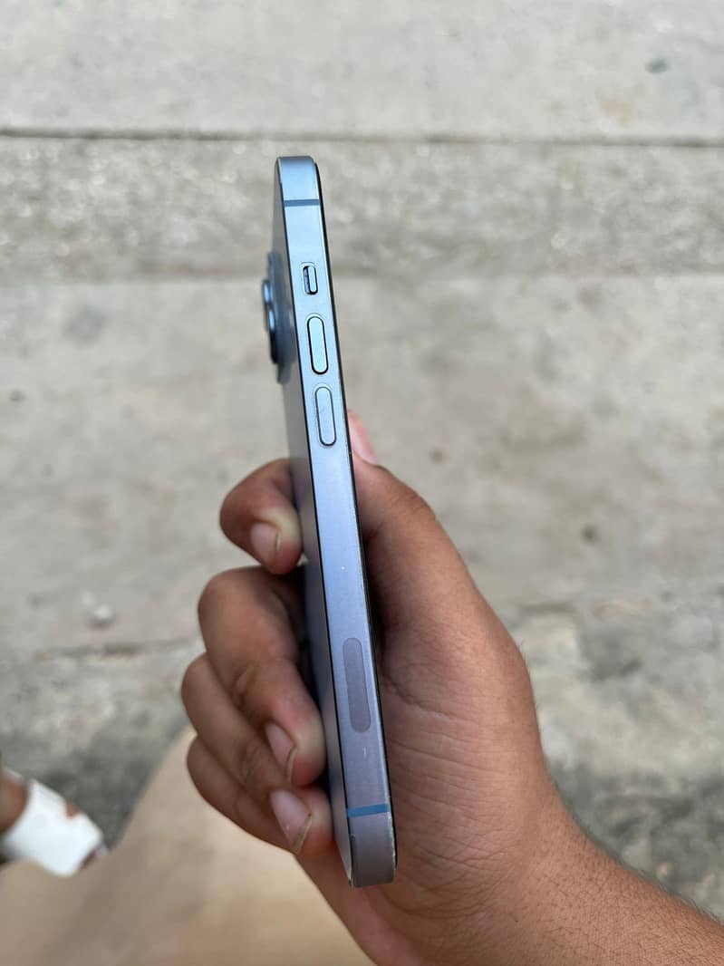 Apple iPhone 14 3