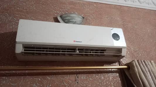 Dawlance 1.5 Ton AC in used Good condition