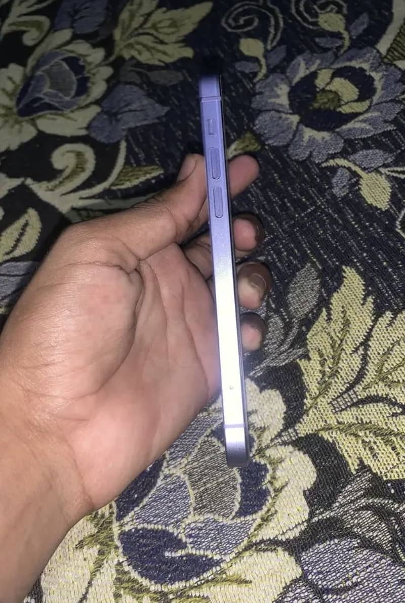 Apple iPhone 12 4