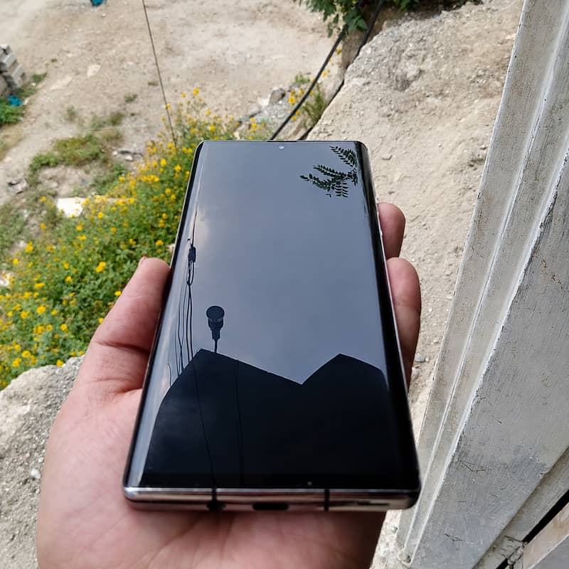 Sharp Aquos R8s pro 1