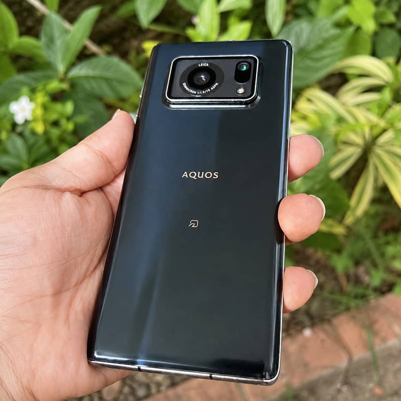 Sharp Aquos R8s pro 2