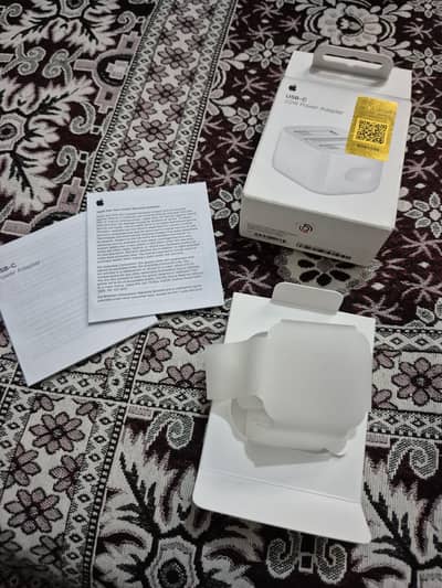 Apple original 20w 3-pin adopter & original cable