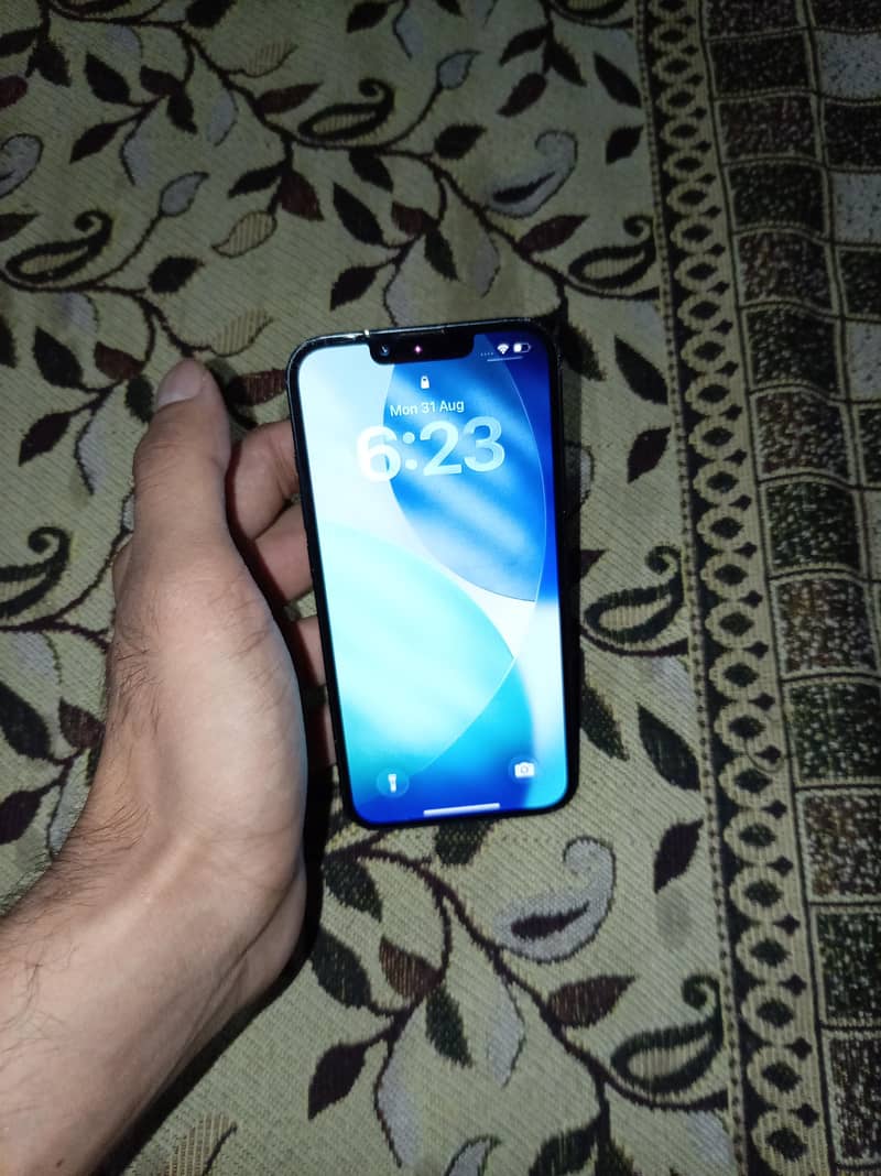 Apple iPhone 13 4