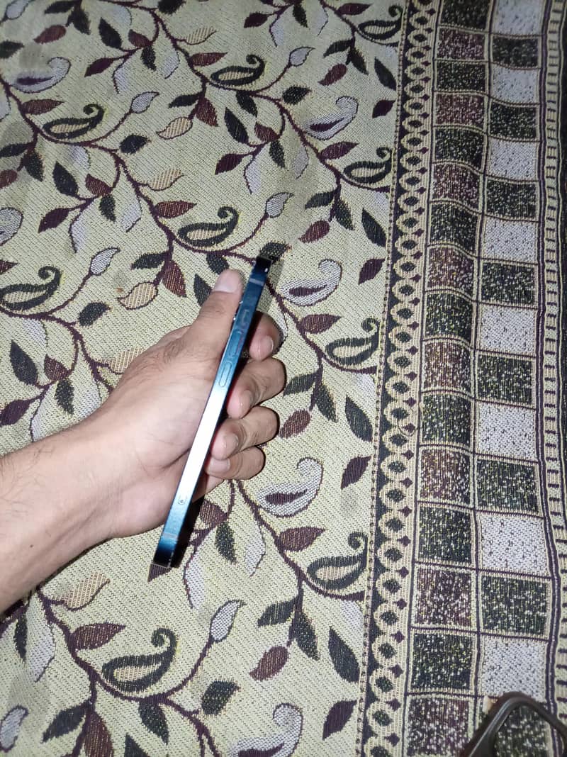 Apple iPhone 13 6