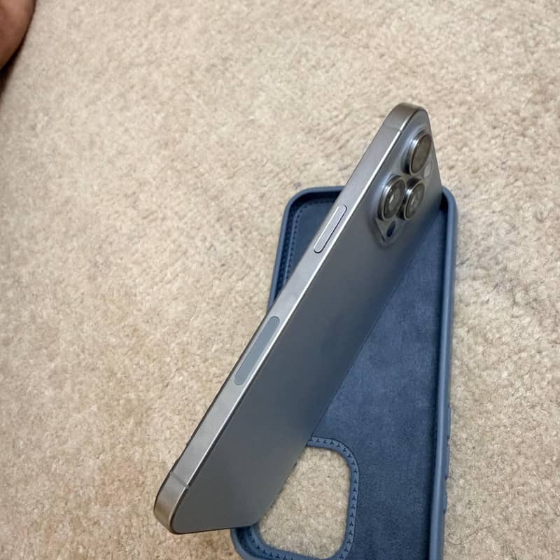 iPhone 15 pro max 3