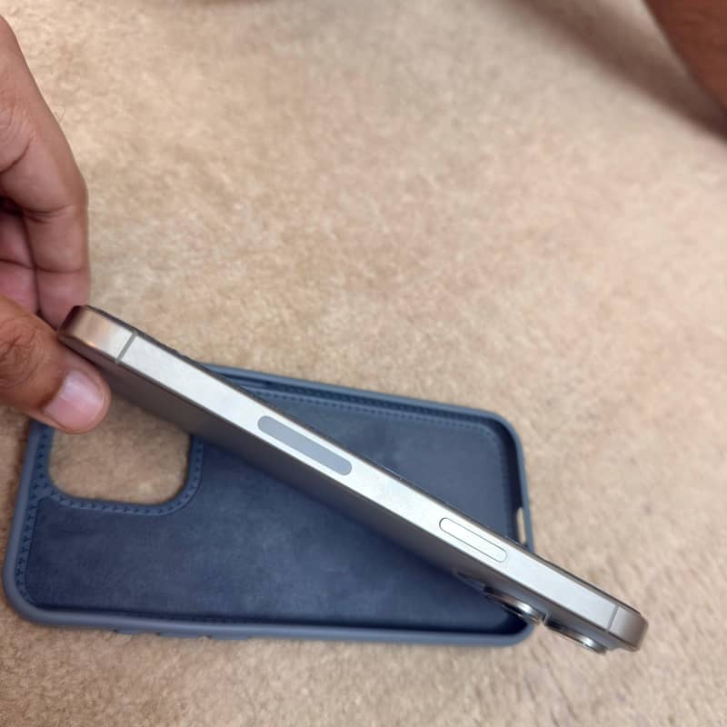 iPhone 15 pro max 4